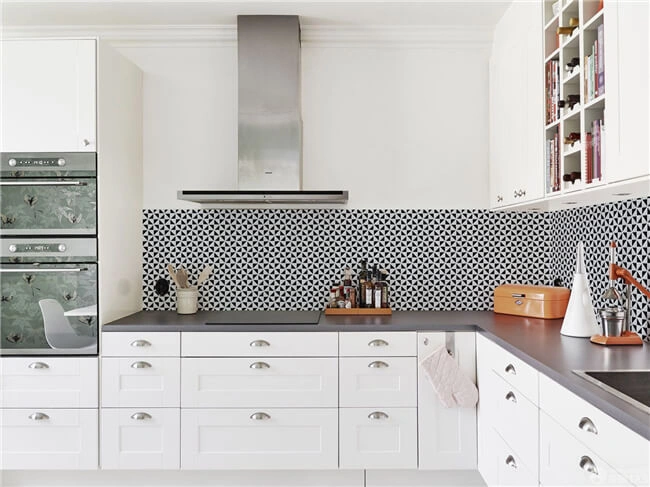 Small Kitchens with Backsplash Tiles